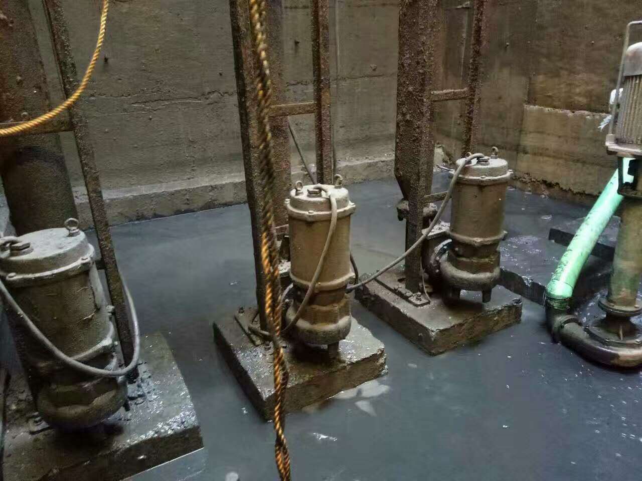 彭州污水池清理